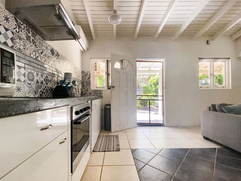 Superior Suite, 1 Bedroom, Courtyard View, Courtyard Area | Private kitchen | Fridge, microwave, stovetop, coffee/tea maker