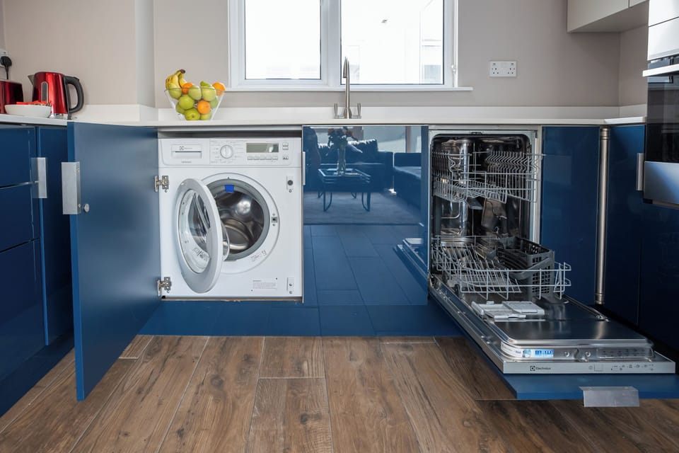 Deluxe Apartment, 2 Bedrooms, 2 Bathrooms, City View | Private kitchen | Fridge, microwave, oven, stovetop