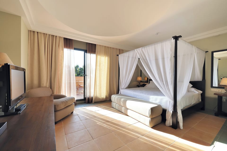 Premium bedding, down comforters, minibar, in-room safe