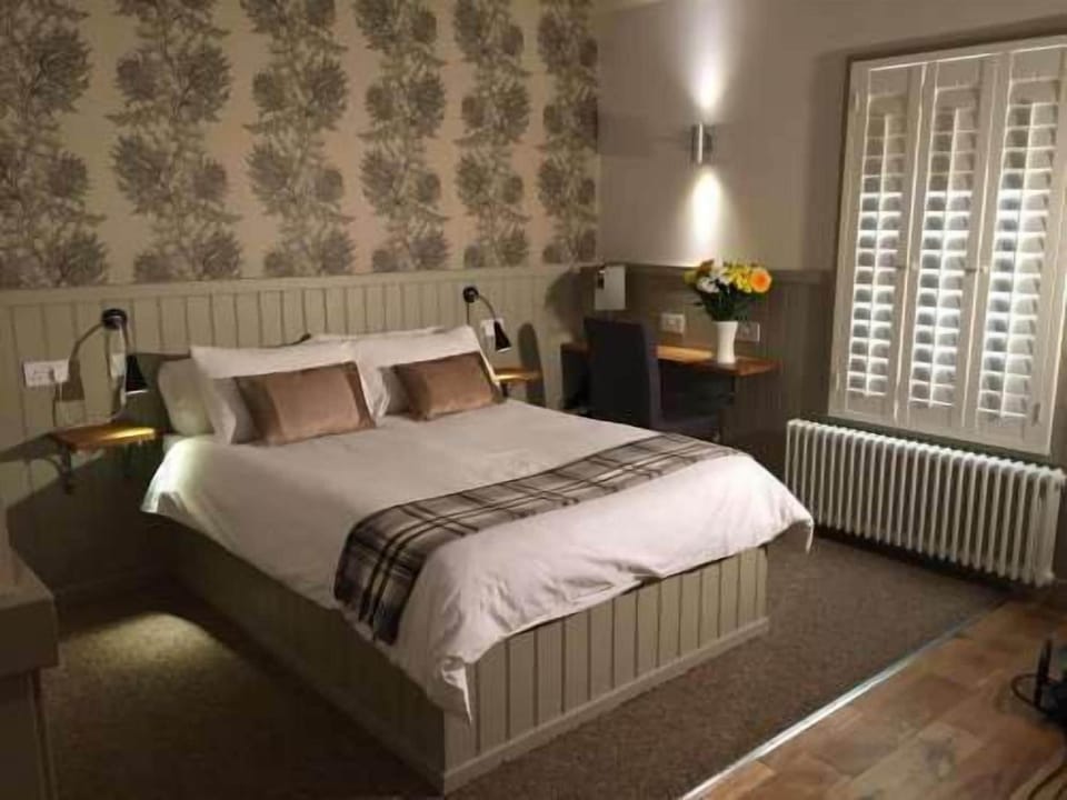 Double Ensuite | Desk, iron/ironing board, free cribs/infant beds, free WiFi