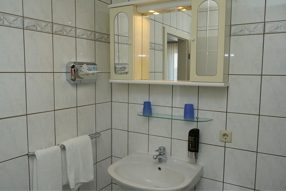 Bathroom sink