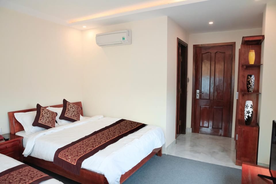 Minibar, desk, free WiFi