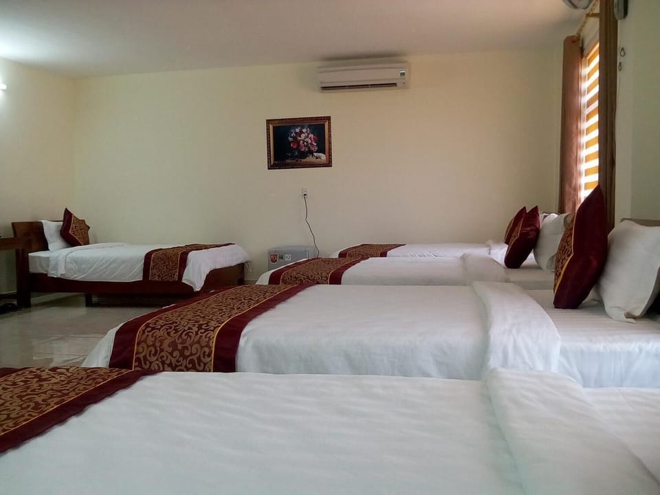 Minibar, desk, free WiFi