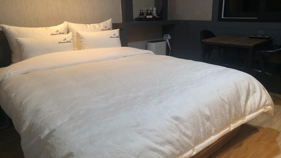 Standard Room | Desk, free WiFi