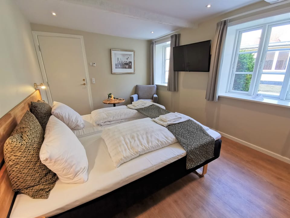 Standard Double Room, Annex Building | Hypo-allergenic bedding, individually decorated, individually furnished