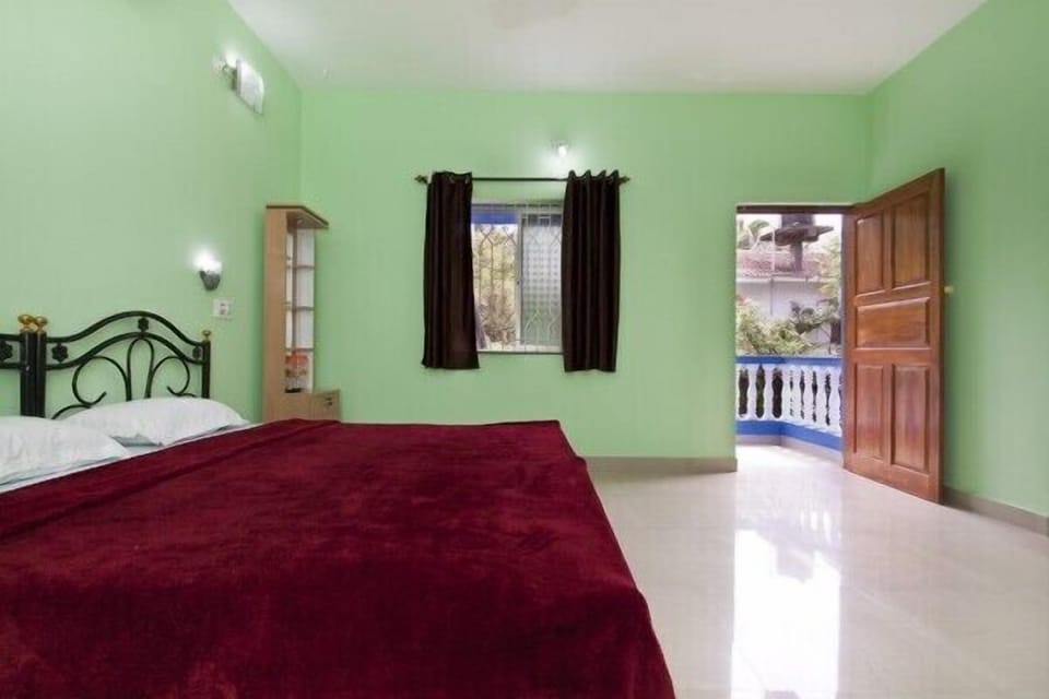 Deluxe Room, Smoking | Rollaway beds