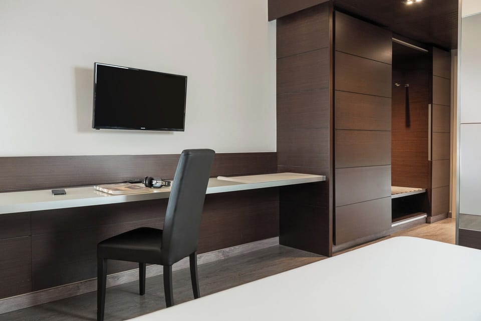 Down comforters, minibar, in-room safe, desk