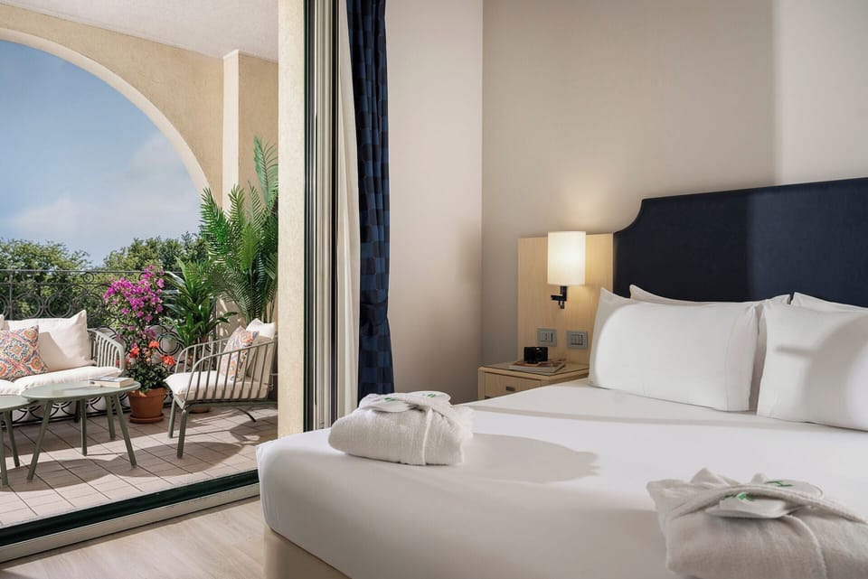 Superior Double Room | Down comforters, minibar, in-room safe, desk