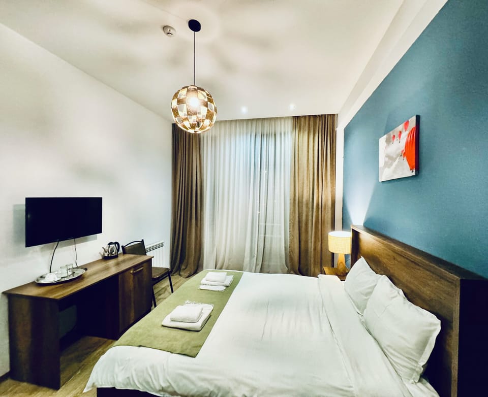 Standard Double Room, Mountain View | Egyptian cotton sheets, premium bedding, minibar, desk