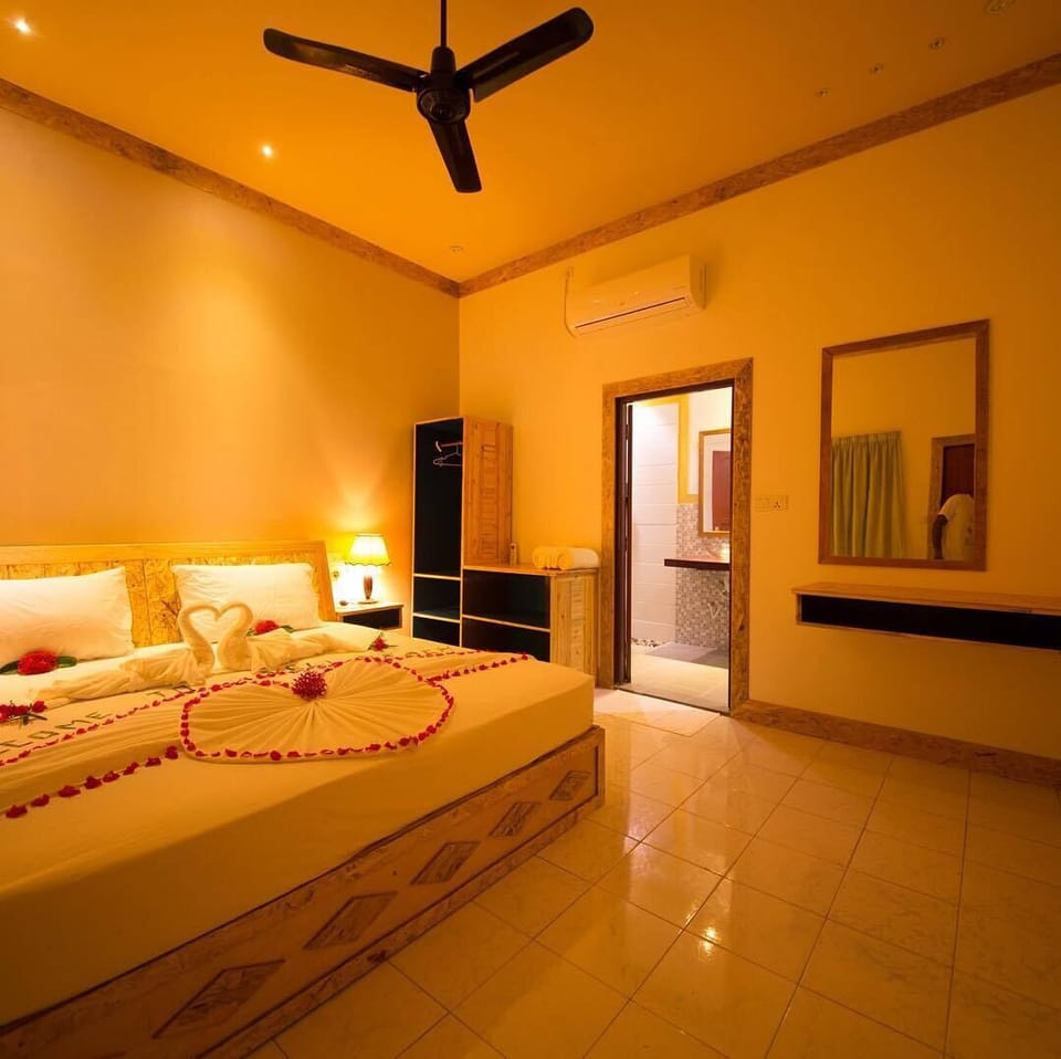 Deluxe Double Room, 1 King Bed, Garden View, Beachfront | Minibar, in-room safe, desk, laptop workspace