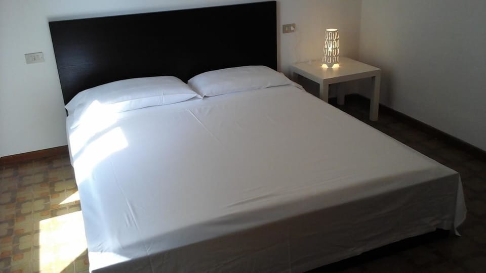Family Apartment, 1 Bedroom, Kitchen, Lake View | 1 bedroom, premium bedding, iron/ironing board, free WiFi