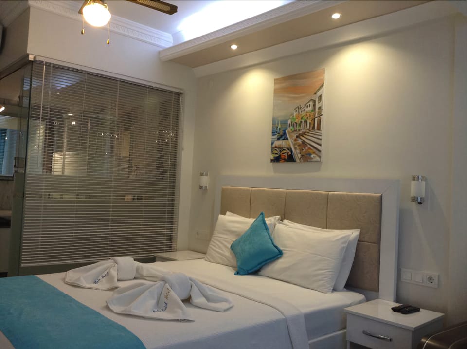 Comfort Double Room, 1 Queen Bed, Sea View | Premium bedding, minibar, in-room safe, soundproofing