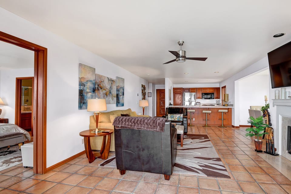 6-LIVING ROOM REVERSE TO KITCHEN RS.jpg