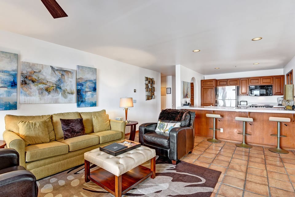 5-LIVING ROOM TO KITCHEN RS.jpg
