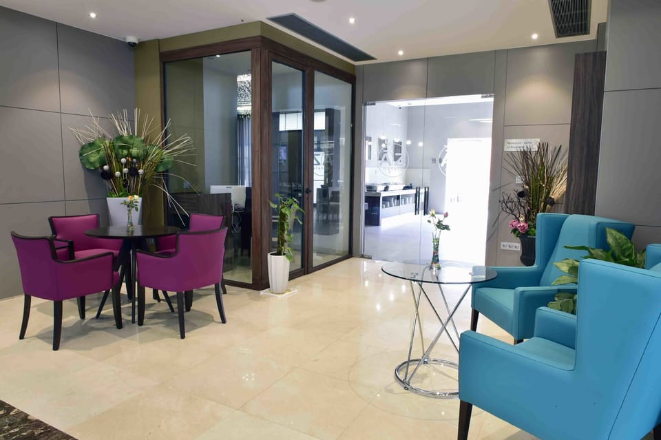 Lobby lounge