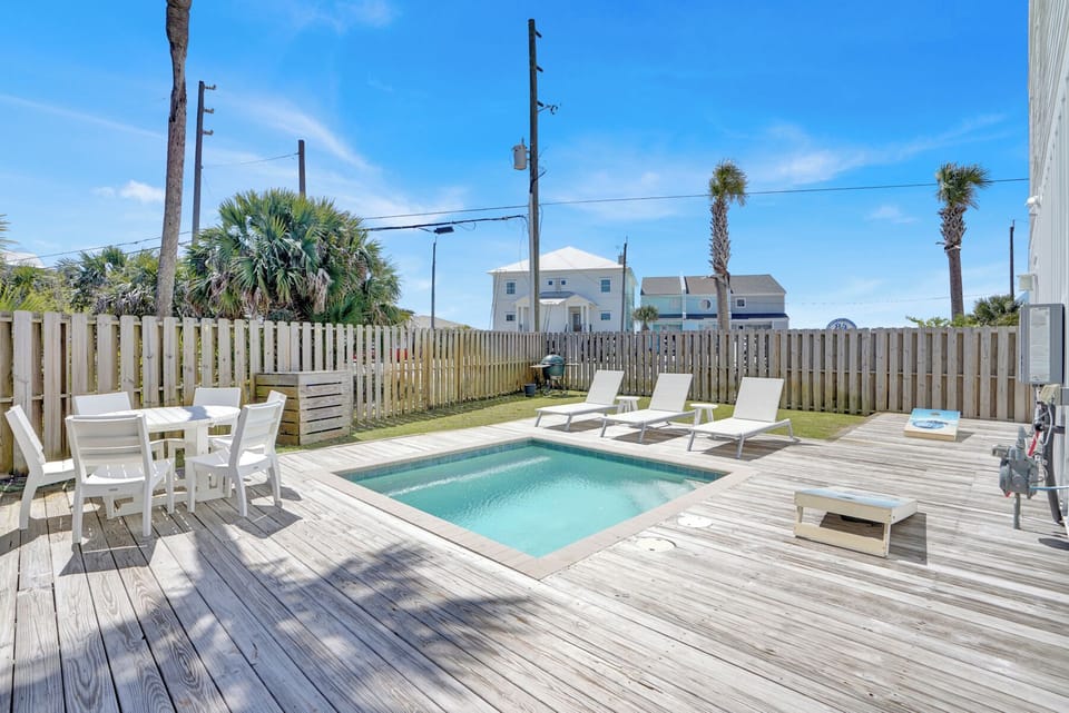 Private Furnished Pool Deck W/ Outdoor Dinin