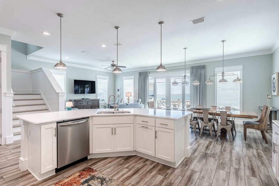 2nd Floor Fully Equipped Kitchen W/ Island Bar