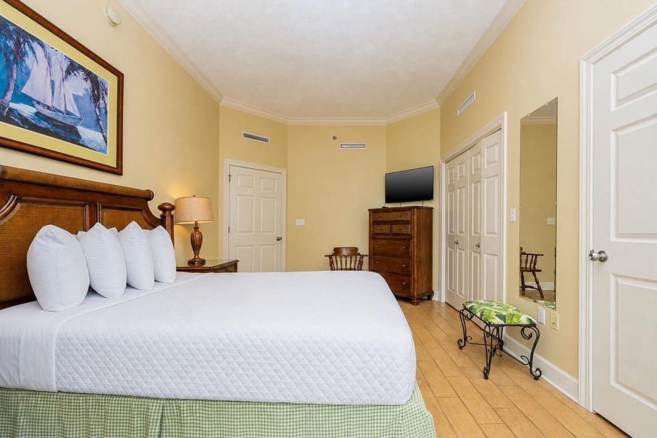 Unwind in this relaxing queen guest suite and drift off into a peaceful slumber