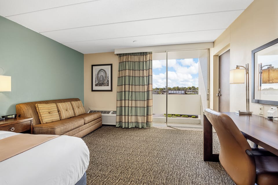 Standard Room, 1 King Bed with Sofa bed | Premium bedding, pillowtop beds, desk, laptop workspace