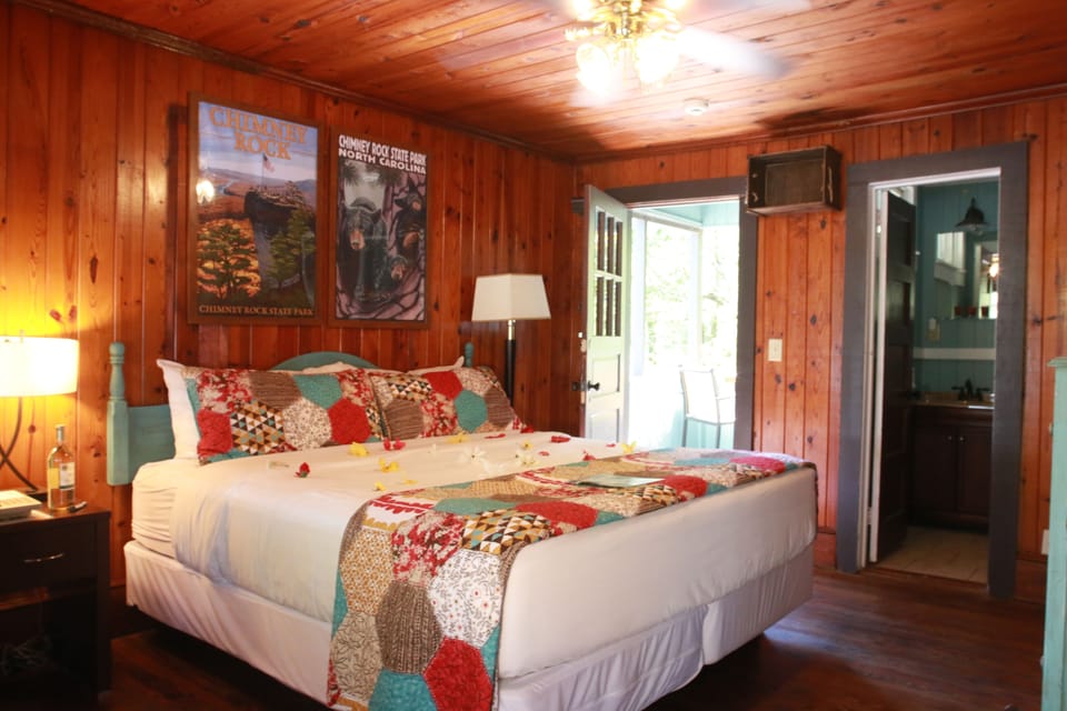 Standard Room, 1 King Bed, Balcony (The River Rock Room) | Premium bedding, free WiFi, bed sheets