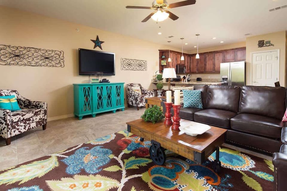 Central Air, Air Conditioning, Ceiling Fans, Linens, Washer & Dryer, Ironing Board, Wireless Internet, Central Heat, Iron, Hotel Sized Bathroom Amenities