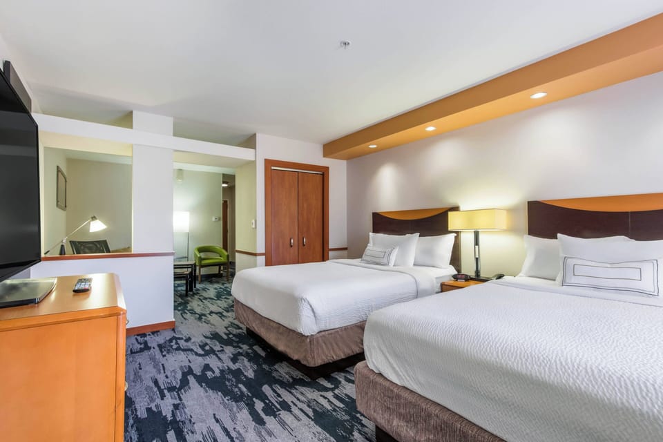 Room, Multiple Beds | Desk, iron/ironing board, WiFi (free), bed sheets