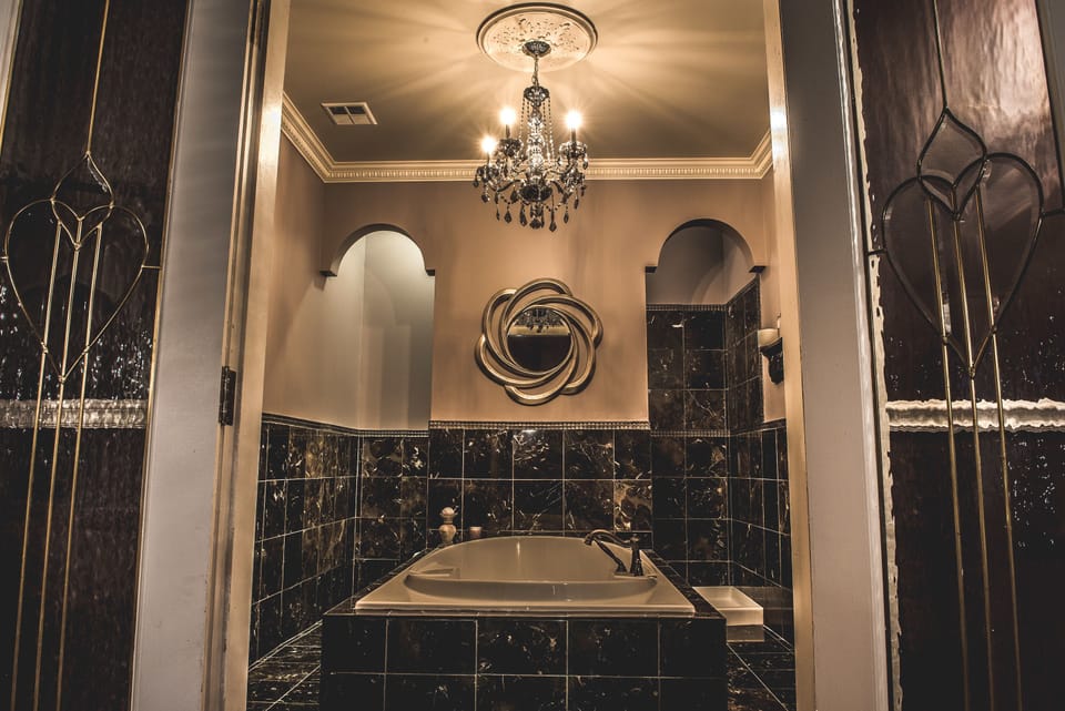 Romantic Suite, 1 King Bed | Deep soaking bathtub