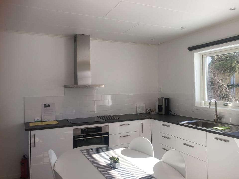 Superior Studio Suite, 1 Bedroom, Kitchen, Ground Floor | Private kitchenette | Coffee/tea maker, fridge, microwave, oven