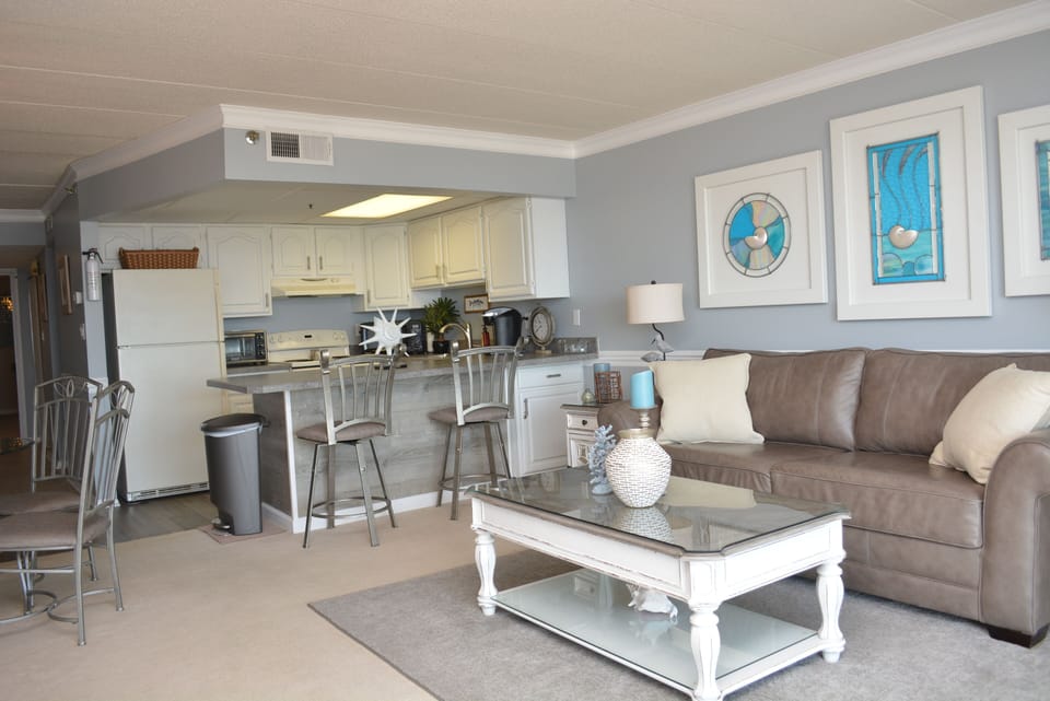 La Mirage 204-LIVING-AREA