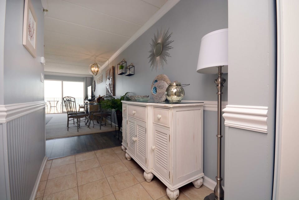 ENTRY-FOYER