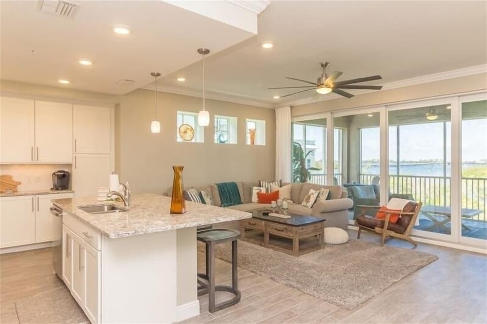 Livingroom Water View