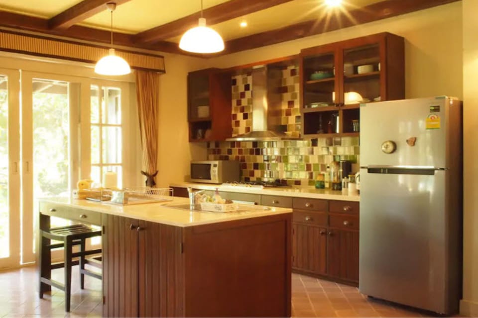 4 Bedrooms Villa | Private kitchen | Full-size fridge, microwave, stovetop, electric kettle