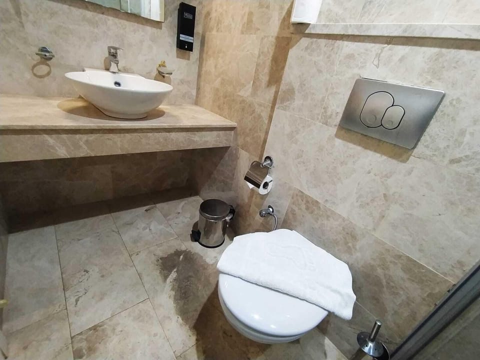 Standard Double Room, 1 Double or 2 Twin Beds, Lanai | Bathroom | Shower, eco-friendly toiletries, hair dryer, slippers