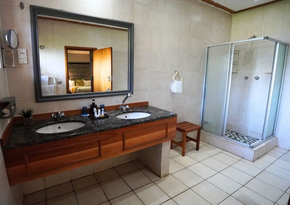 Presidential Suite, 1 King Bed | Bathroom | Separate tub and shower, free toiletries, hair dryer (on request)