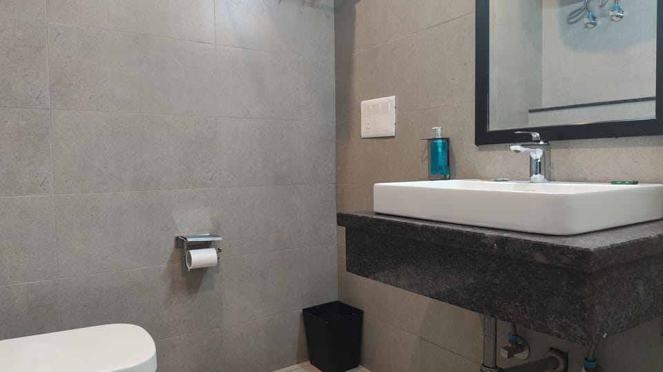 Superior Room, 1 Bedroom, Refrigerator & Microwave | Bathroom | Shower, rainfall showerhead, free toiletries, slippers