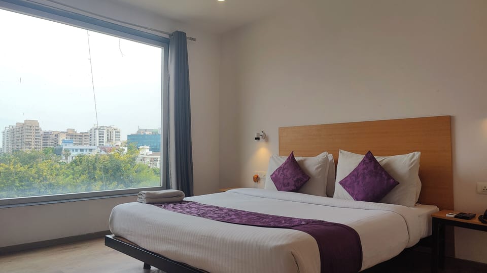Superior Room, 1 Bedroom, Refrigerator & Microwave | Premium bedding, individually decorated, desk, laptop workspace