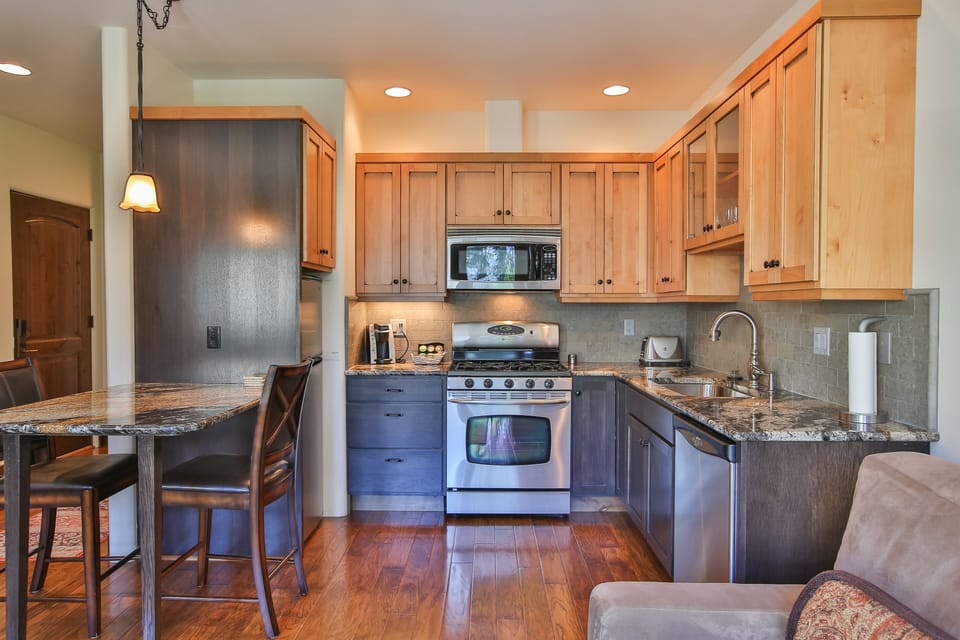 Superior Room, 1 Queen Bed with Sofa bed (Carriage House) | Private kitchen | Coffee/tea maker, mini-fridge, electric kettle