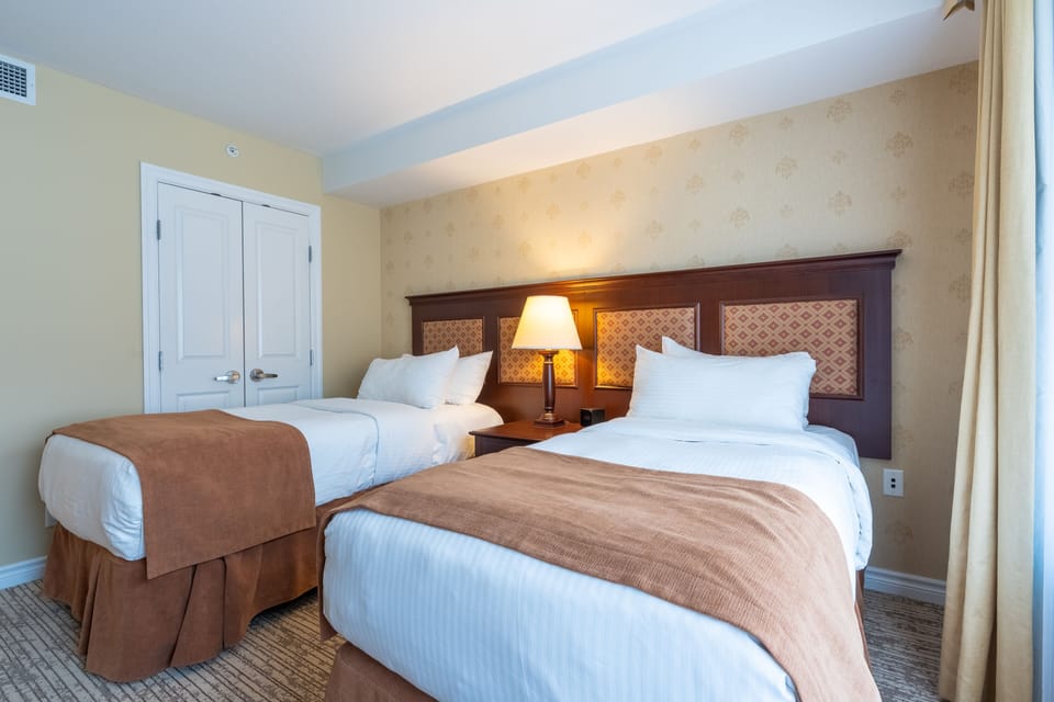 Hypo-allergenic bedding available, pillowtop beds, desk