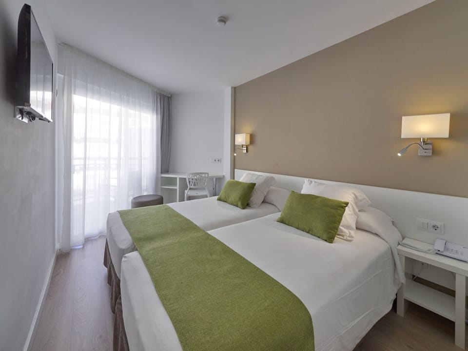 In-room safe, desk, soundproofing, iron/ironing board (on request)