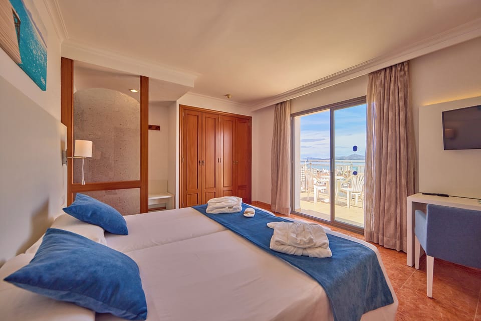 Superior Double Room | In-room safe, desk, blackout drapes, WiFi