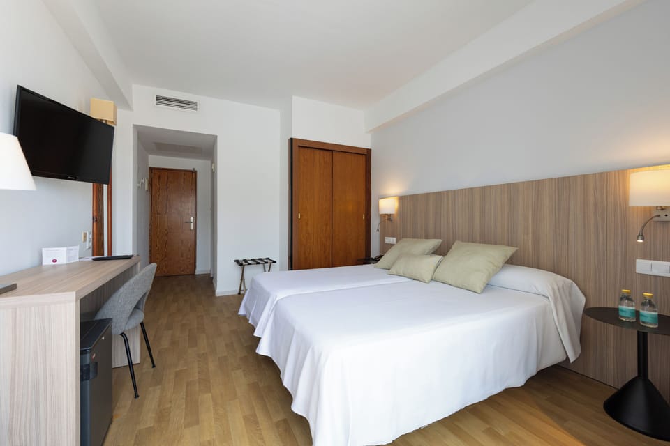 Desk, blackout drapes, free WiFi, bed sheets