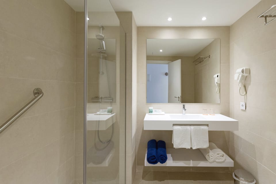 Shower, free toiletries, hair dryer, towels