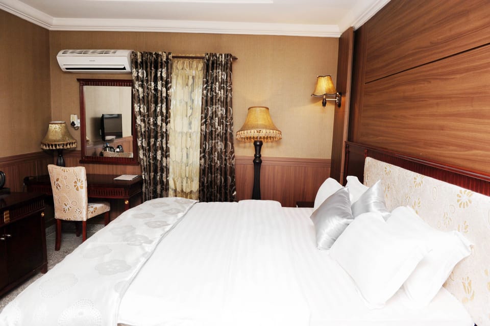 Classic Room | Premium bedding, in-room safe, desk, free WiFi