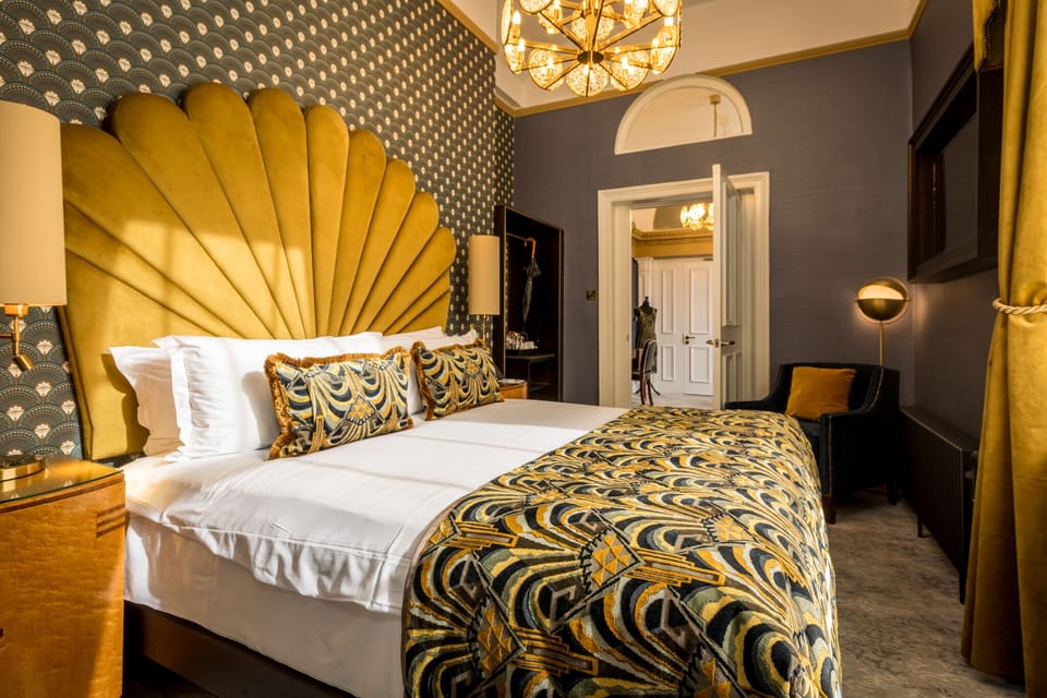 Fabulous Double | Desk, WiFi (free), bed sheets