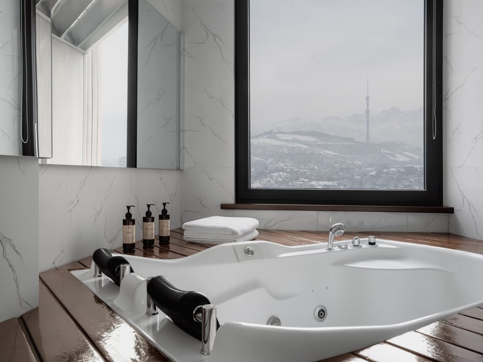 Grand Suite (King) | Bathroom | Designer toiletries, hair dryer, bathrobes, slippers