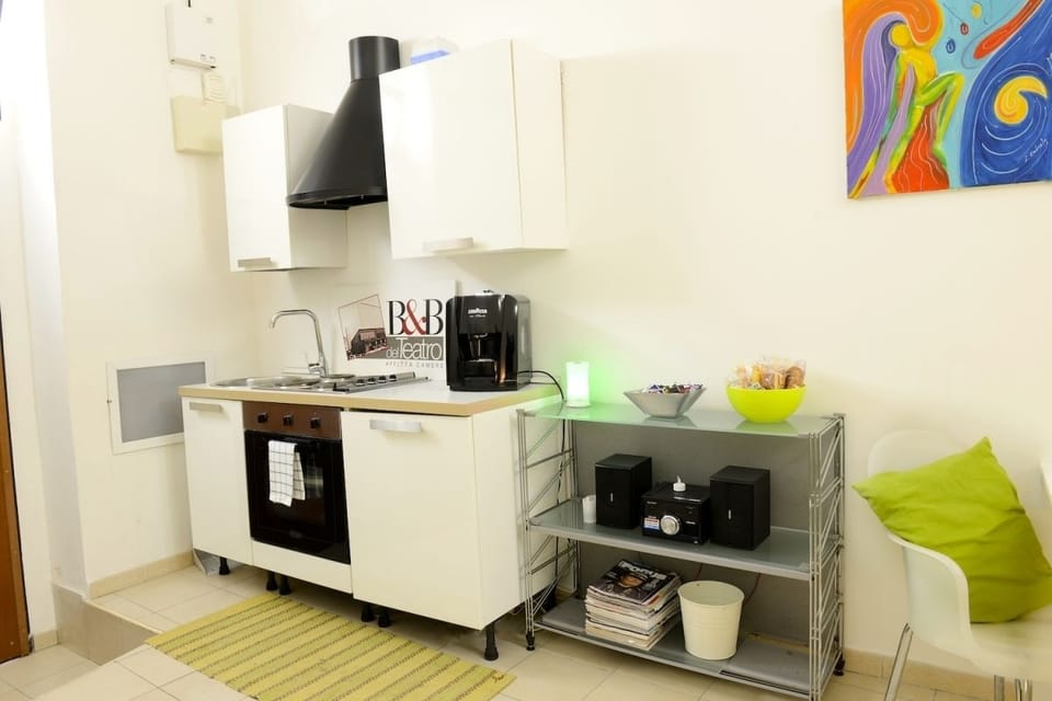 City Studio, 1 Queen Bed | Private kitchenette | Fridge, stovetop, espresso maker, coffee/tea maker