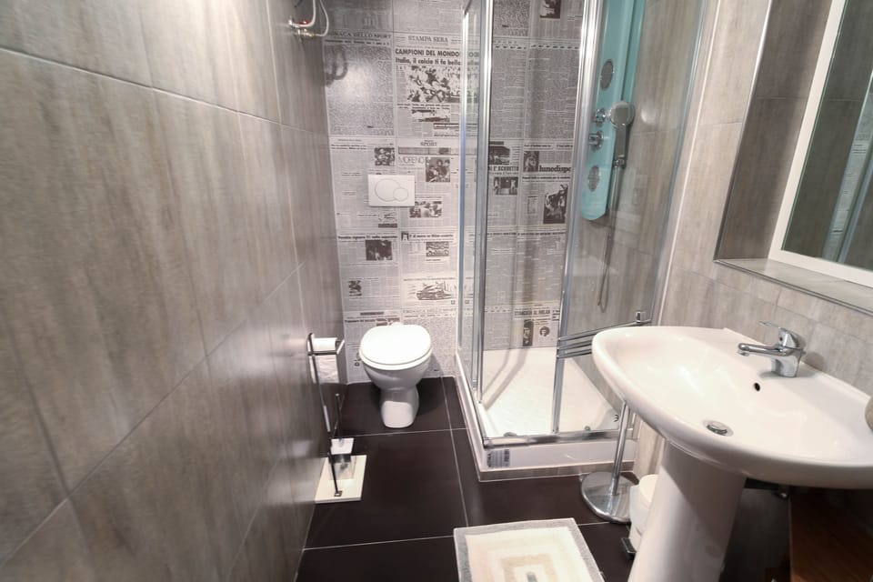 Family Studio | Bathroom | Shower, free toiletries, hair dryer, towels