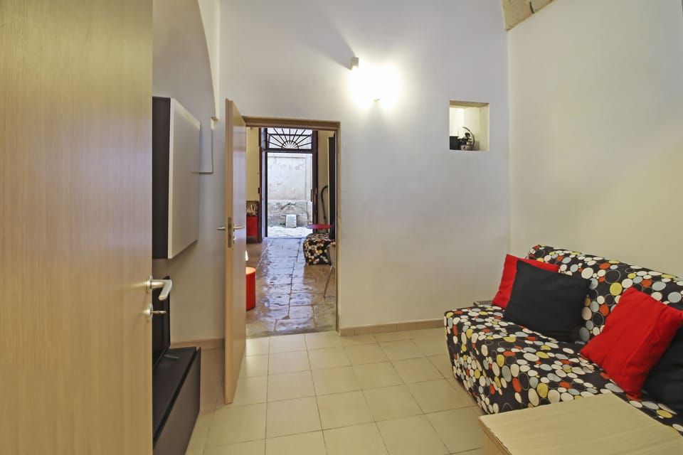 Family Studio | 1 bedroom, minibar, WiFi (free), bed sheets