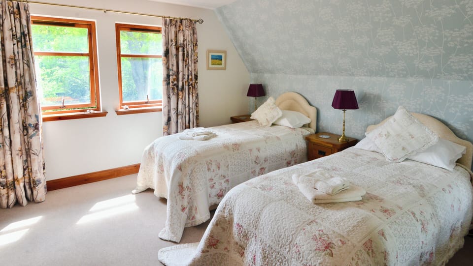 Twin Room, Private Bathroom | Blackout drapes, free WiFi, bed sheets