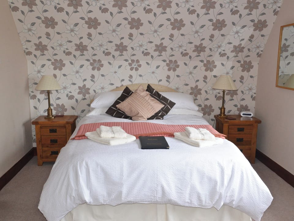 Blackout drapes, free WiFi, bed sheets